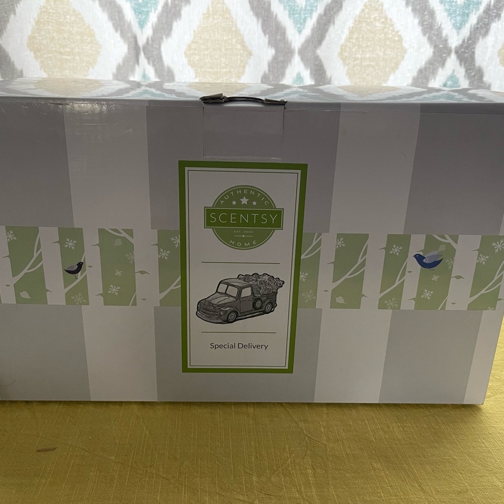 Scentsy Special Delivery Truck Warmer